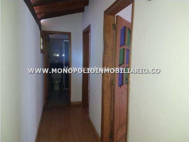 Spacious 4BR House in Simon Bolivar - 6