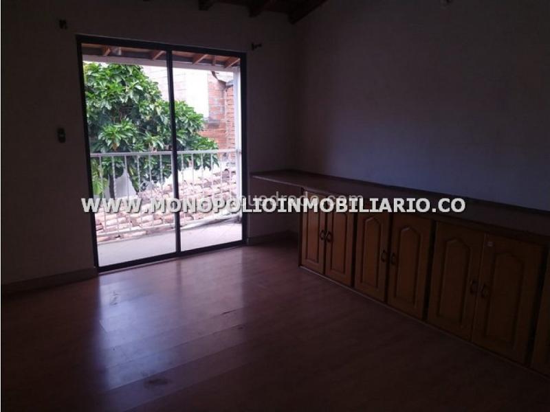 Spacious 4BR House in Simon Bolivar - 7