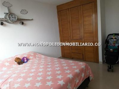 Apartamento de 3 alcobas en venta en Loma Linda, Sabaneta, 117 m² · foto 2 de 20