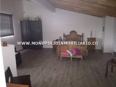 Casa de 3 alcobas en venta en Barro Blanco, Rionegro, 192 m² · foto 2 de 14