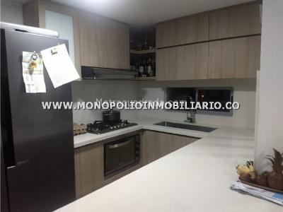 Apartamento de 3 alcobas en venta en Los Colores, Medellín, 78 m² · foto 9 de 20