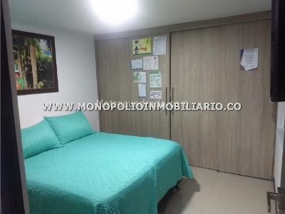 Apartamento de 3 alcobas en venta en Los Colores, Medellín, 78 m² · foto 16 de 20