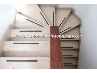 Casa de 4 alcobas en venta en El Esmeraldal, Envigado, 189 m² · foto 2 de 20