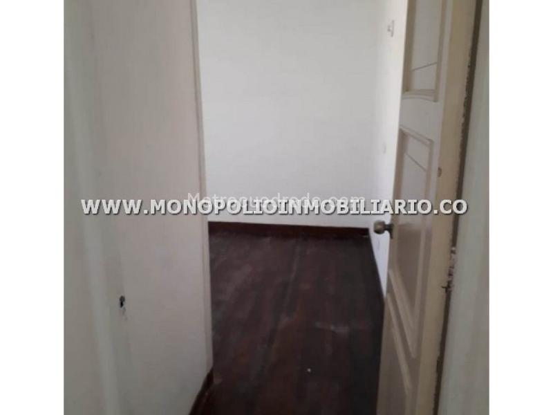 Apartamento Comercial Amplio de 3 Alcobas en Centro - 2