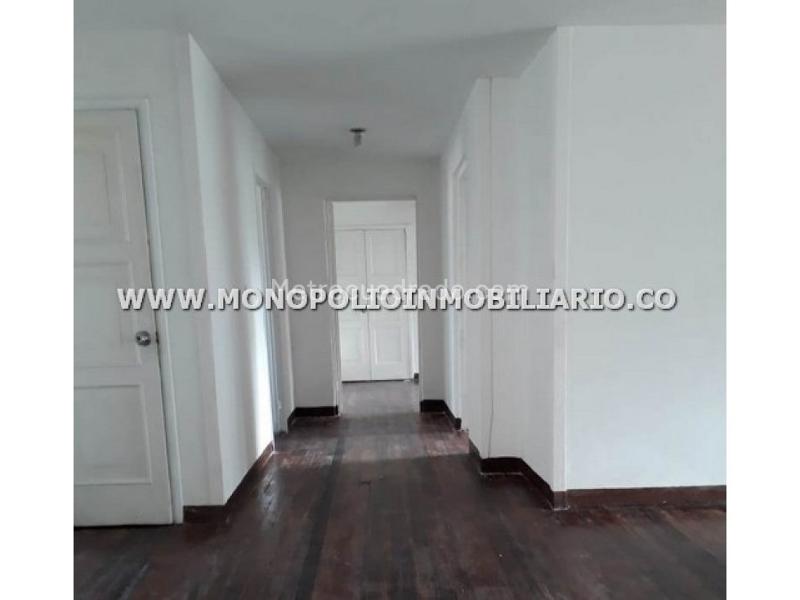 Apartamento Comercial Amplio de 3 Alcobas en Centro - 3