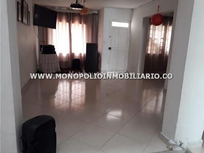 Casa de 5 alcobas en venta en Aranjuez, Medellín, 171 m² · foto 2 de 19