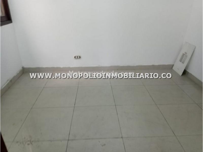 Casa Bifamiliar de 5 Alcobas en Simón Bolívar (280 m²) - 4