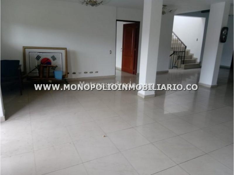 Casa Bifamiliar de 5 Alcobas en Simón Bolívar (280 m²) - 8