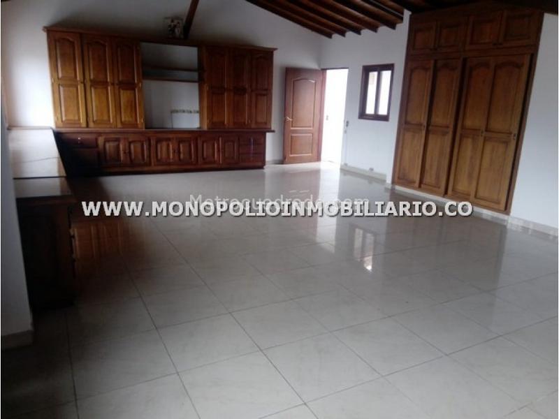 Casa Bifamiliar de 5 Alcobas en Simón Bolívar (280 m²) - 9