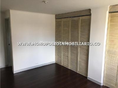 Apartamento de 4 alcobas en venta en Los Colores, Medellín, 136 m² · foto 12 de 18