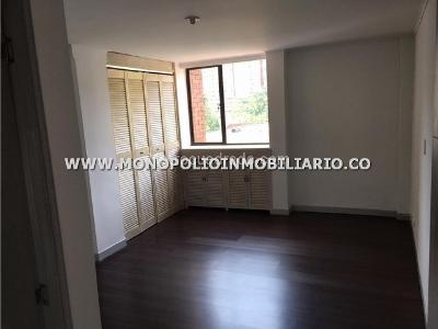 Apartamento de 4 alcobas en venta en Los Colores, Medellín, 136 m² · foto 13 de 18
