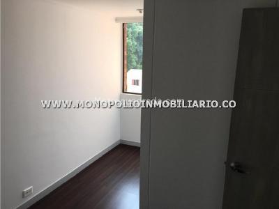 Apartamento de 4 alcobas en venta en Los Colores, Medellín, 136 m² · foto 2 de 18