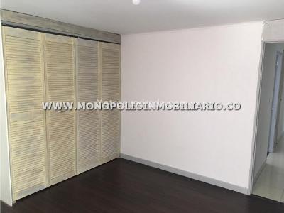 Apartamento de 4 alcobas en venta en Los Colores, Medellín, 136 m² · foto 18 de 18