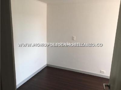 Apartamento de 4 alcobas en venta en Los Colores, Medellín, 136 m² · foto 3 de 18