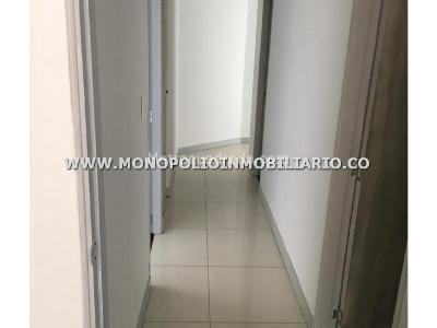 Apartamento de 4 alcobas en venta en Los Colores, Medellín, 136 m² · foto 4 de 18