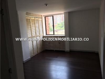 Apartamento de 4 alcobas en venta en Los Colores, Medellín, 136 m² · foto 8 de 18