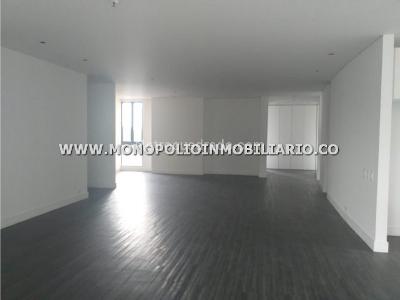 Apartamento de 3 alcobas en venta en El Castillo, Medellín, 220 m² · foto 3 de 10