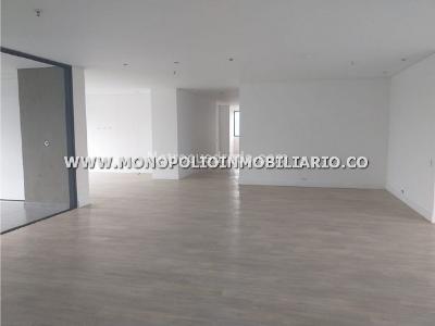 Apartamento de 3 alcobas en venta en El Castillo, Medellín, 220 m² · foto 4 de 10