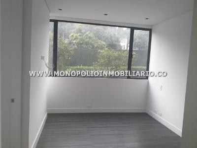Apartamento de 3 alcobas en venta en El Castillo, Medellín, 220 m² · foto 8 de 10