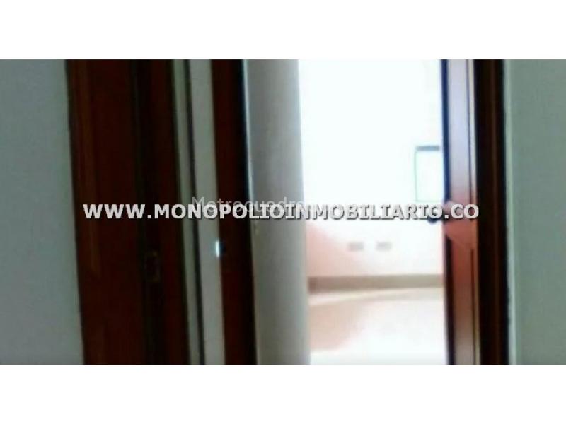 Charming 3BR Apartment in Los Balsos - 3