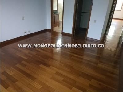 Casa de 3 alcobas en arriendo en Altos Del Poblado, Medellín, 360 m² · foto 18 de 20