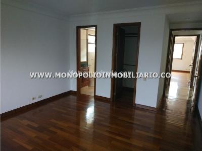 Casa de 3 alcobas en arriendo en Altos Del Poblado, Medellín, 360 m² · foto 2 de 20