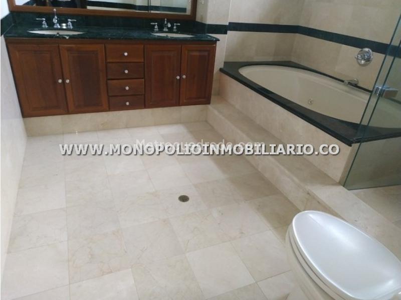 Casa Familiar de 3 Alcobas en Altos del Poblado (Sin Muebles) - 6