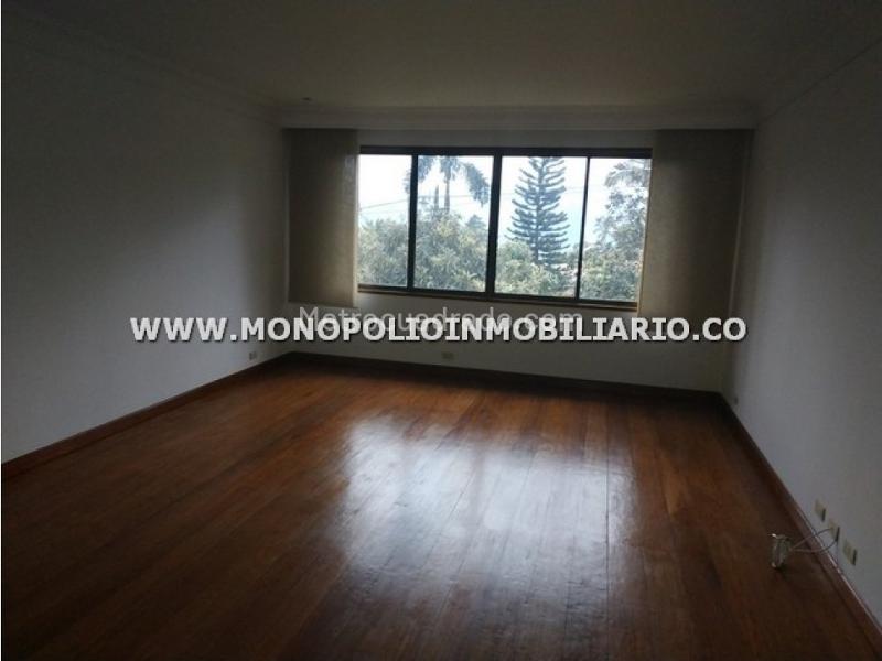 Casa Familiar de 3 Alcobas en Altos del Poblado (Sin Muebles) - 8