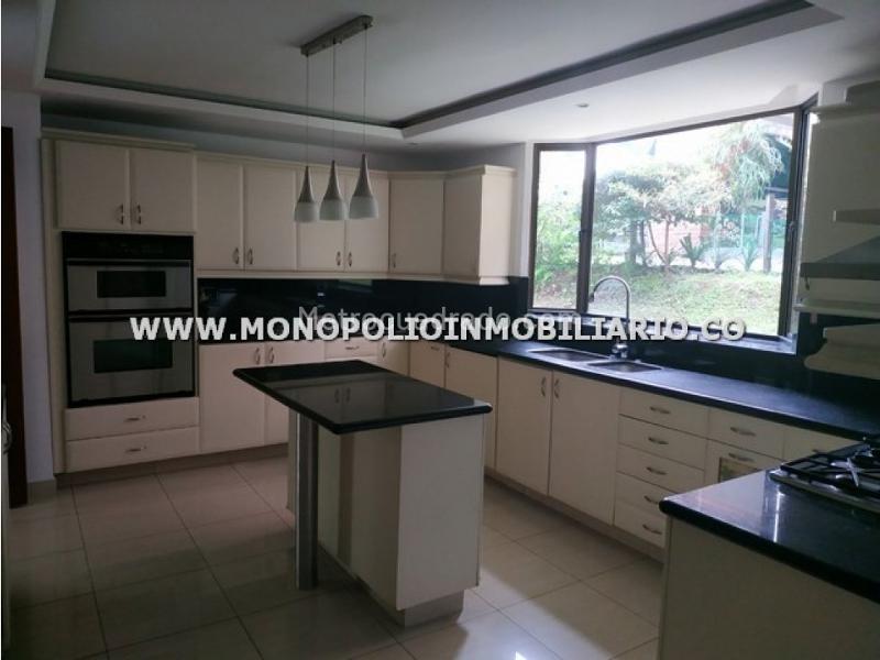 Casa Familiar de 3 Alcobas en Altos del Poblado (Sin Muebles) - 9