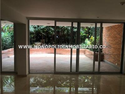 Casa de 3 alcobas en venta en El Tesoro, Medellín, 315 m² · foto 13 de 20