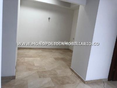 Casa de 3 alcobas en venta en El Tesoro, Medellín, 315 m² · foto 2 de 20
