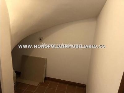 Casa de 3 alcobas en venta en El Tesoro, Medellín, 315 m² · foto 4 de 20