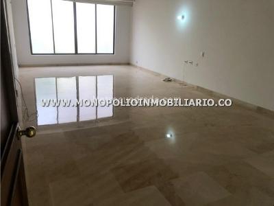 Casa de 3 alcobas en venta en El Tesoro, Medellín, 315 m² · foto 12 de 20
