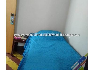 Casa de 4 alcobas en venta en Manrique, Medellín, 158 m² · foto 12 de 16