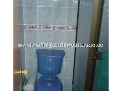 Casa de 4 alcobas en venta en Manrique, Medellín, 158 m² · foto 2 de 16