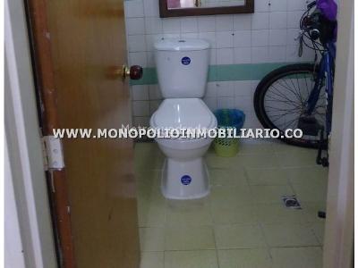 Casa de 4 alcobas en venta en Manrique, Medellín, 158 m² · foto 4 de 16