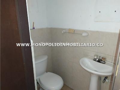 Casa de 4 alcobas en arriendo en Manila, Medellín, 230 m² · foto 12 de 18