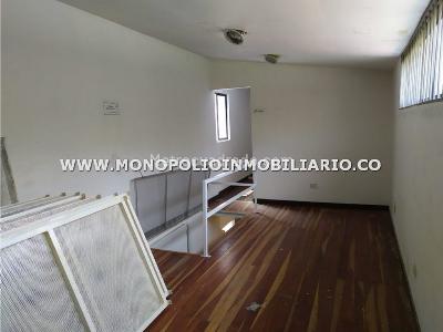 Casa de 4 alcobas en arriendo en Manila, Medellín, 230 m² · foto 17 de 18