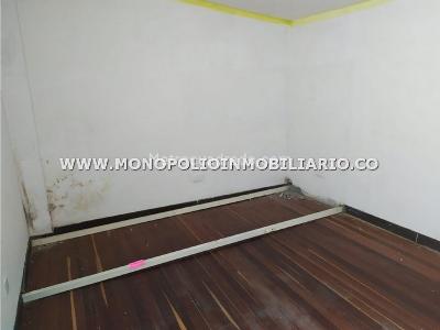 Casa de 4 alcobas en arriendo en Manila, Medellín, 230 m² · foto 2 de 18