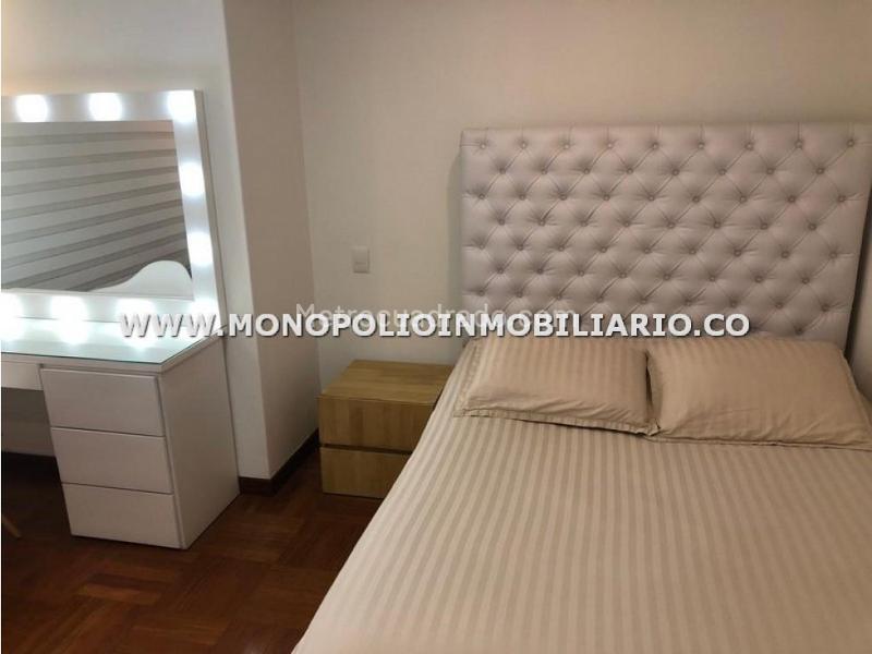 Luxury 3BR Apartment with 4 Baths in La Calera, El Poblado (250 m²) - 3