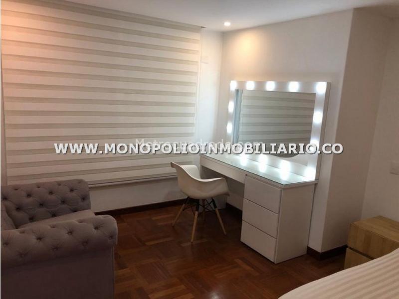 Luxury 3BR Apartment with 4 Baths in La Calera, El Poblado (250 m²) - 6
