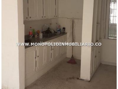 Casa de 5 alcobas en arriendo en Astorga, Medellín, 450 m² · foto 2 de 16
