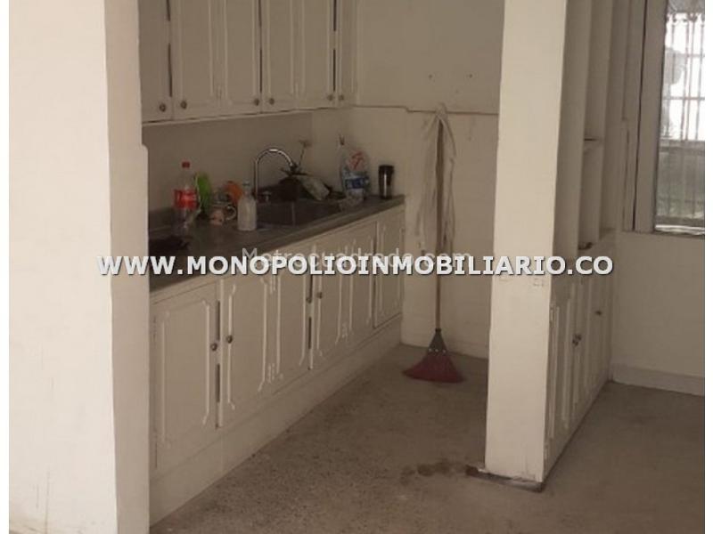 Commercial 5BR House for Rent in Astorga - 2