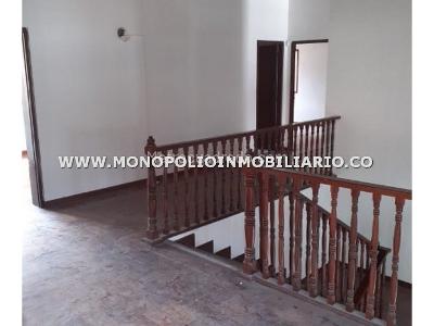 Casa de 5 alcobas en arriendo en Astorga, Medellín, 450 m² · foto 8 de 16