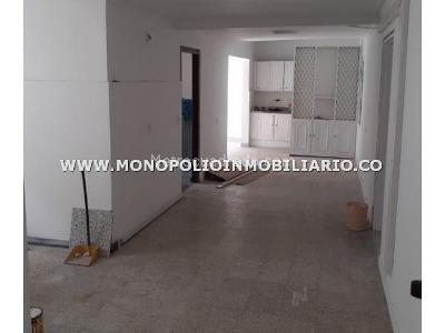 Casa de 5 alcobas en arriendo en Astorga, Medellín, 450 m² · foto 9 de 16