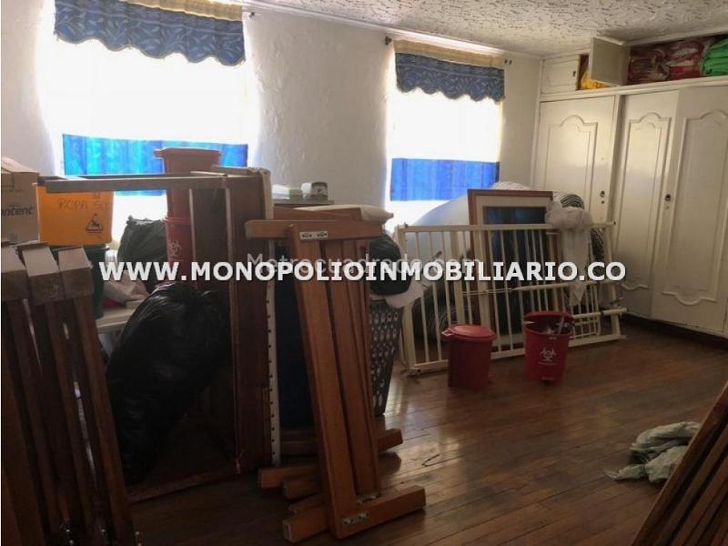 Spacious 5BR House in Laureles