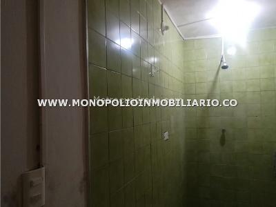 Casa de 5 alcobas en arriendo en Manila, Medellín, 150 m² · foto 13 de 20