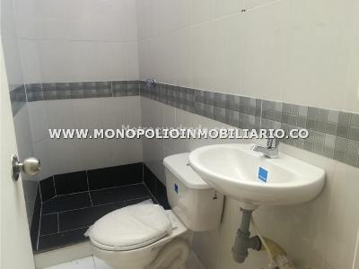 Casa de 5 alcobas en arriendo en Manila, Medellín, 150 m² · foto 19 de 20
