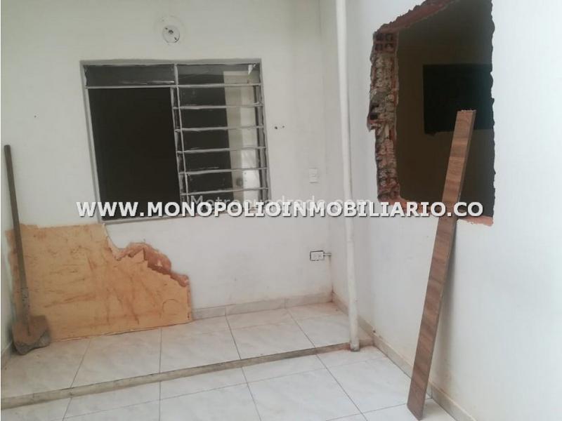 Spacious Commercial House in Manila - 6