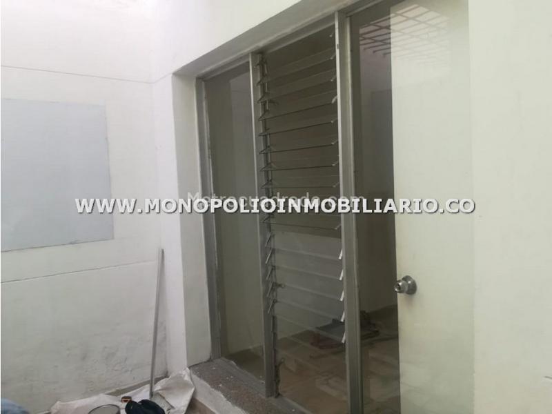 Spacious Commercial House in Manila - 8